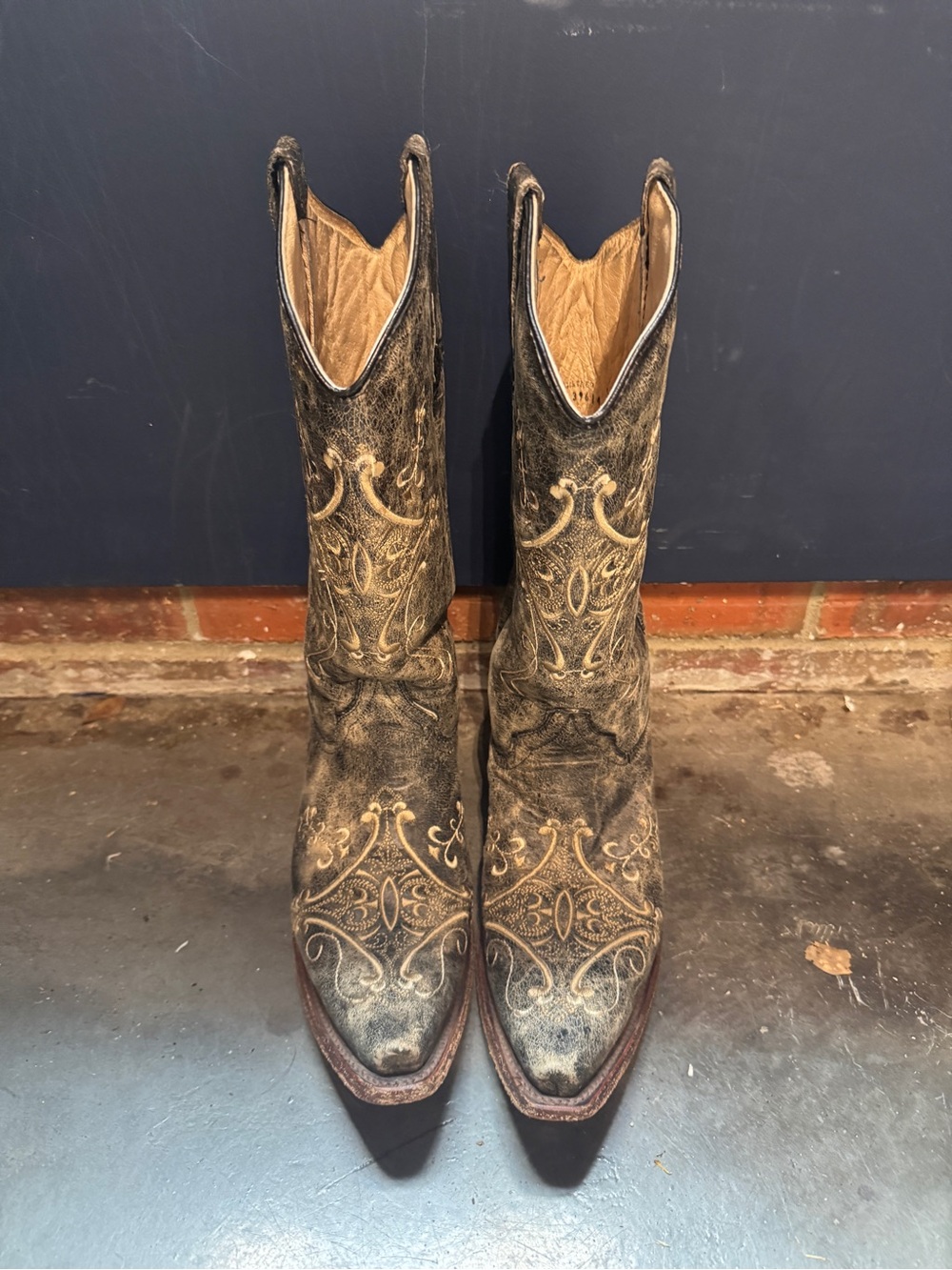 Circle G Distressed Black Western Heeled Boots